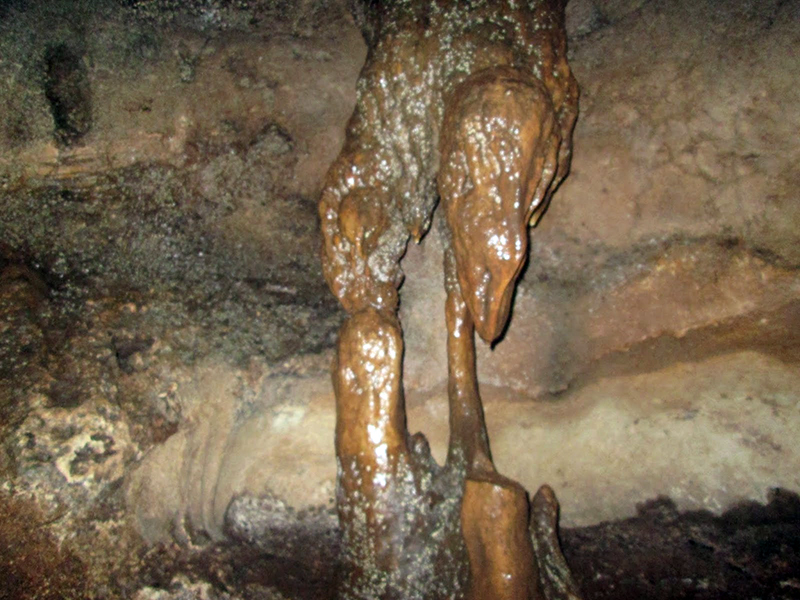 askar putih dalam gua